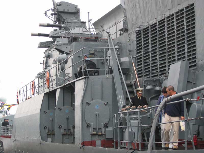 F712 Neustrashimy Kiel06 08