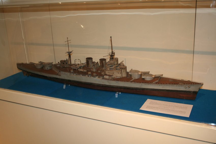 Contemporary-model-HMS-Hood