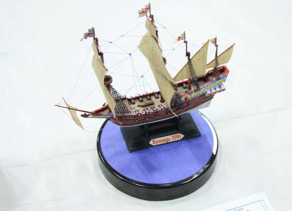 Airfix-1-700-HMS-Revenge-01