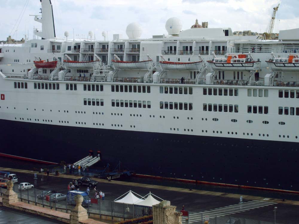 qe2-05