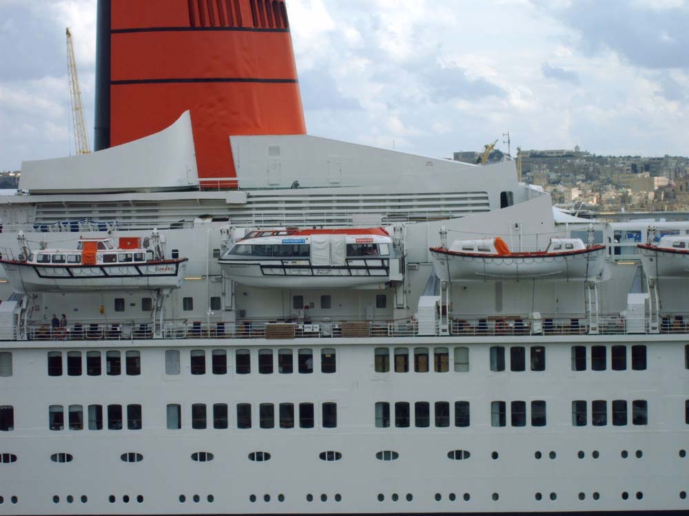 qe2-15