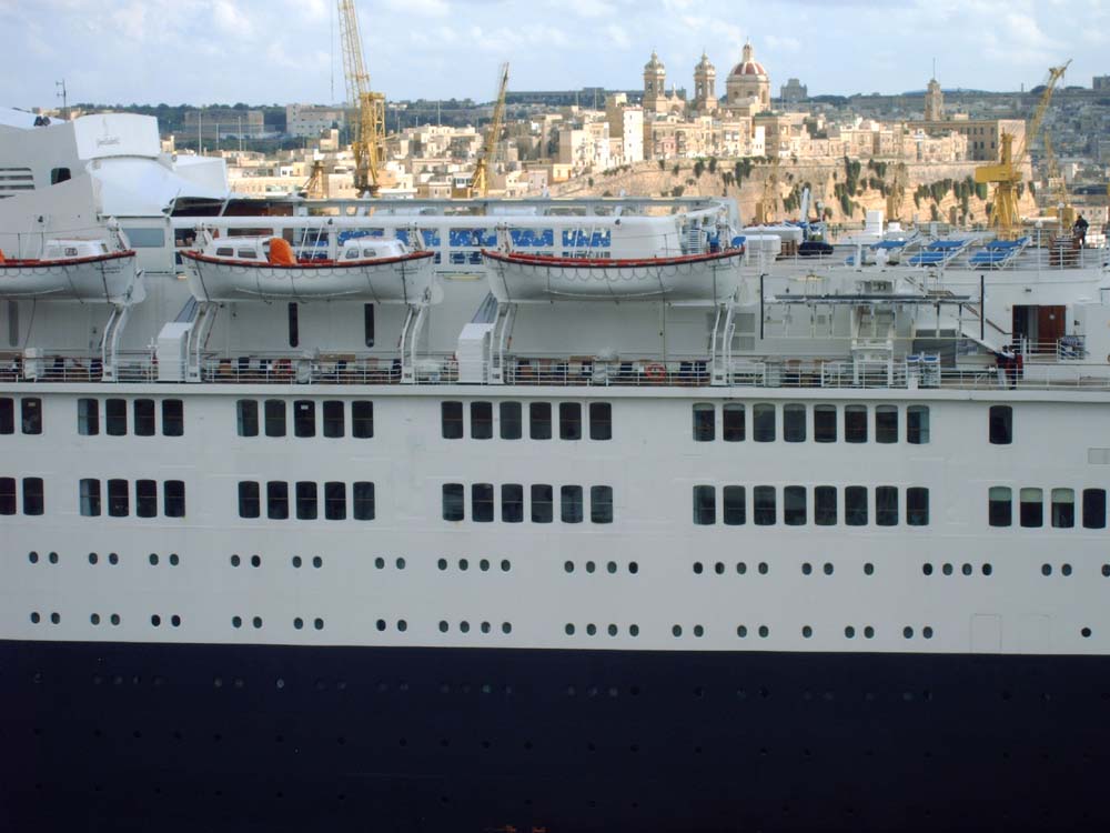 qe2-19