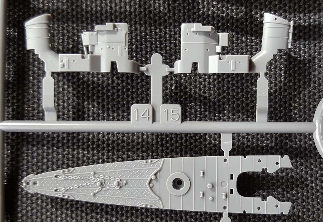 Sprue-A---forecastle-deck-and-bridge