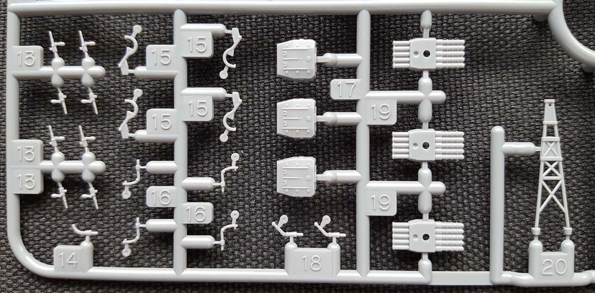 Sprue-B---25mm-AA,-davits,-TT-tubes,-foremast-B