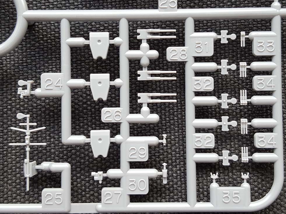 Sprue-B---gun-barrels,-foremast-A